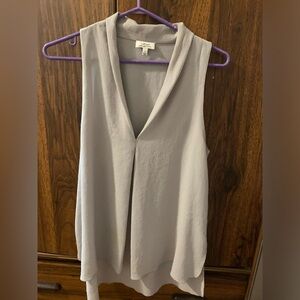 Aritzia Wilfred Nuit Sleeveless v-neck blouse. Size XS
